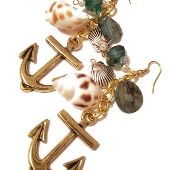 AdornMe88 Jewelry - Anchor seashell charm earrings